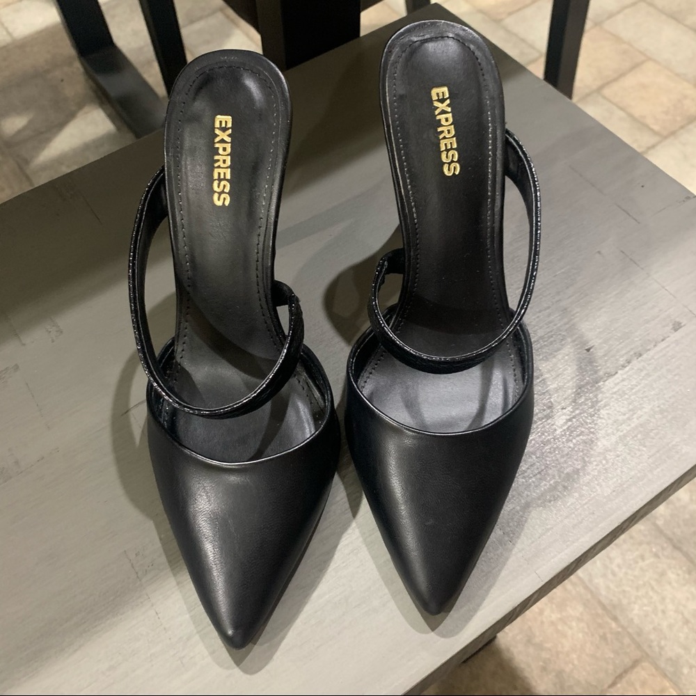 EXPRESS BLACK POINTED TOE HEELS